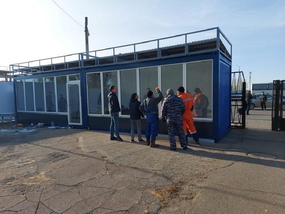 Установка вагончика в аэропорту Уральска Установка вагончика в аэропорту Уральска