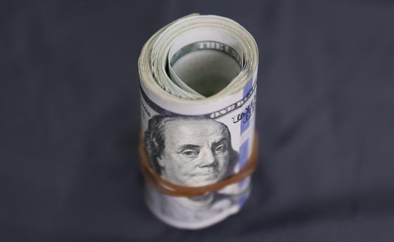 Коронавирус нанес около триллиона долларов убытков богатейшим людям мира Коронавирус нанес около триллиона долларов убытков богатейшим людям мира