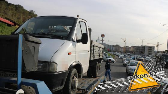 "Газель" на эвакуаторе на ВОАД в Алматы "Газель" на эвакуаторе на ВОАД в Алматы