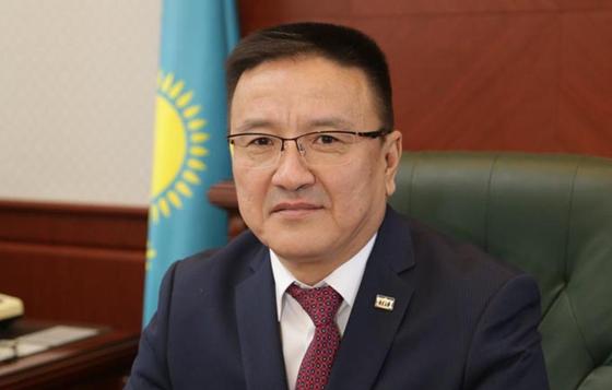 Жакип Асанов представил нового председателя Карагандинского областного суда Жакип Асанов представил нового председателя Карагандинского областного суда