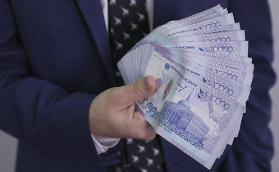 Сколько денег получили из-за рубежа казахстанцы Сколько денег получили из-за рубежа казахстанцы