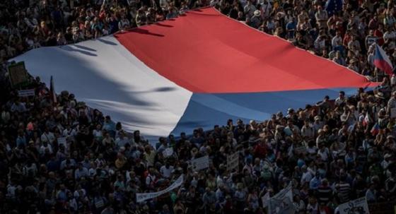 250 тысяч митингующих в Праге потребовали отставки премьера Бабиша 250 тысяч митингующих в Праге потребовали отставки премьера Бабиша