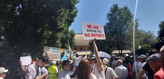 "Можем проводить культурно": мирный митинг начался в Алматы (фото) "Можем проводить культурно": мирный митинг начался в Алматы (фото)