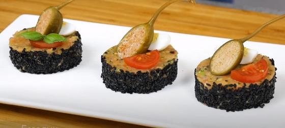 Круглые канапе с черри и каперсами Круглые канапе с черри и каперсами