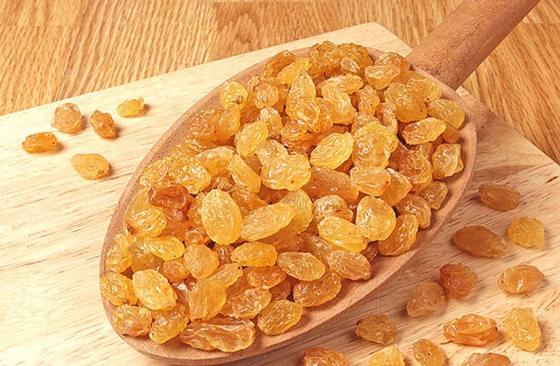 Французские булочки с заварным кремом и изюмом Французские булочки с заварным кремом и изюмом
