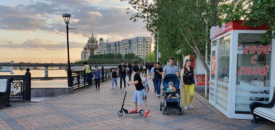 Рұқсат етілді: астаналықтар жағалау мен саябақтарда жаппай серуендеп жүр (фото) Рұқсат етілді: астаналықтар жағалау мен саябақтарда жаппай серуендеп жүр (фото)
