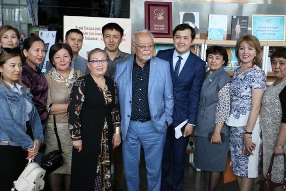 Шанель стилінде: Жаңа мәдениет министрі алғаш рет көп алдына шықты (фото) Шанель стилінде: Жаңа мәдениет министрі алғаш рет көп алдына шықты (фото)