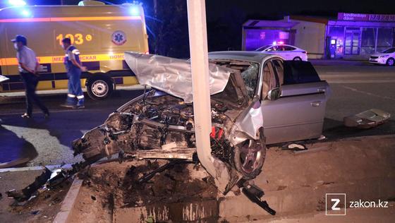 Автомобиль попал в аварию Автомобиль попал в аварию