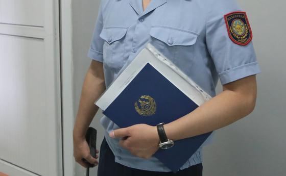 Терял дела и "допрашивал" вымышленных свидетелей полицейский в Актобе Терял дела и "допрашивал" вымышленных свидетелей полицейский в Актобе