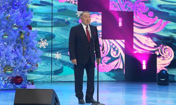 Назарбаев новогодний бал в Астане Назарбаев новогодний бал в Астане
