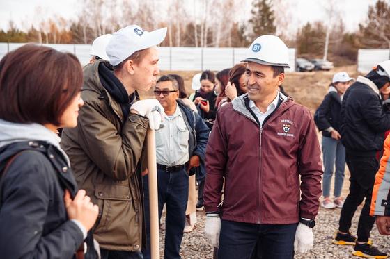 2019 жылдың 12 қазанында Ақмола облысының Бурабай ауданында IQanat High School of Burabay инновациялық мектебінің құрылысы басталды 2019 жылдың 12 қазанында Ақмола облысының Бурабай ауданында IQanat High School of Burabay инновациялық мектебінің құрылысы басталды