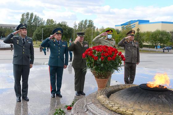 Начальники Генеральных штабов у вечного огня в Нур-Султане Начальники Генеральных штабов у вечного огня в Нур-Султане