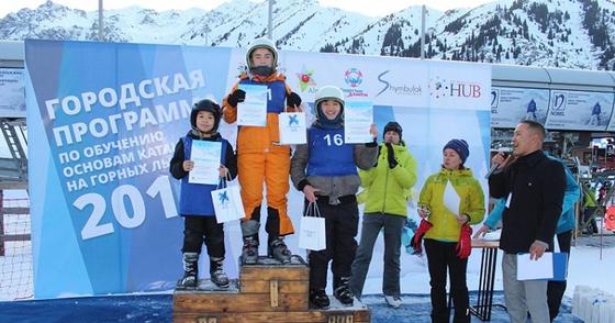 800 детей прошли обучение основам катания на горных лыжах на Шымбулаке (фото) 800 детей прошли обучение основам катания на горных лыжах на Шымбулаке (фото)
