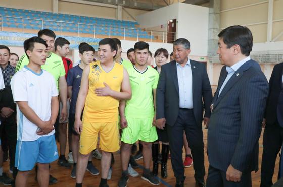 Байбеку рассказали, что сейчас волнует жителей Кордая Байбеку рассказали, что сейчас волнует жителей Кордая