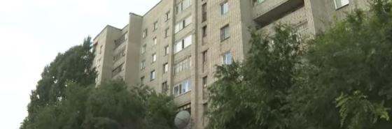 Двое детей сорвались с качелями в Павлодаре (видео) Двое детей сорвались с качелями в Павлодаре (видео)