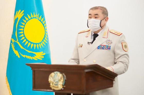Ерлан Тургумбаев за стойкой Ерлан Тургумбаев за стойкой