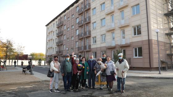 Байбек в третий раз встретился с жильцами сгоревшего дома в Шымкенте Байбек в третий раз встретился с жильцами сгоревшего дома в Шымкенте