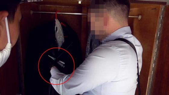 Шымкент тұрғыны үйінде есірткі притонын ұйымдастырған (фото) Шымкент тұрғыны үйінде есірткі притонын ұйымдастырған (фото)