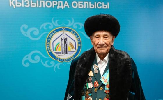 Әбдіқалықова 100 жасқа толған ардагер Бөрібай Құлмановты құттықтады Әбдіқалықова 100 жасқа толған ардагер Бөрібай Құлмановты құттықтады