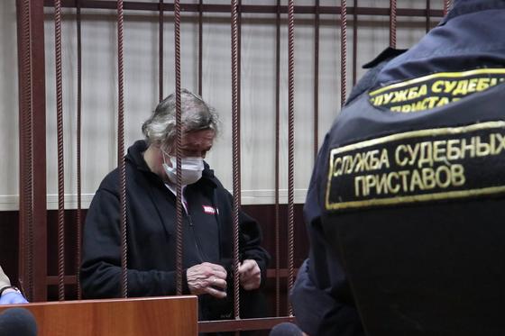 Жена погибшего в ДТП с Ефремовым водителя подала в суд на следствие Жена погибшего в ДТП с Ефремовым водителя подала в суд на следствие