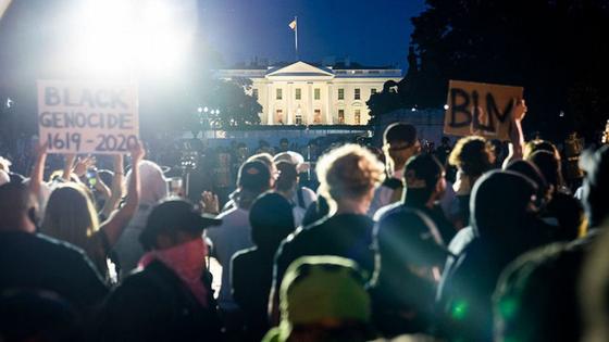 Вашингтондағы наразылық білдірушілер Дональд Трамптың отставкаға кетуін талап етті Вашингтондағы наразылық білдірушілер Дональд Трамптың отставкаға кетуін талап етті