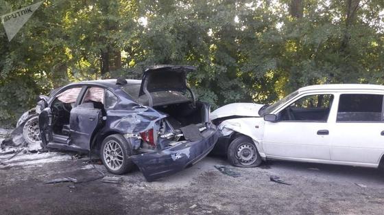 Машина загорелась: 4 человека пострадали в массовом ДТП в Алматы (фото) Машина загорелась: 4 человека пострадали в массовом ДТП в Алматы (фото)