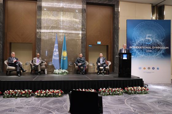 Қорғаныс министрі бітімгершілік үшін технологиялардағы серіктестік бойынша бесінші халықаралық симпозиумның жұмысын ашты Қорғаныс министрі бітімгершілік үшін технологиялардағы серіктестік бойынша бесінші халықаралық симпозиумның жұмысын ашты