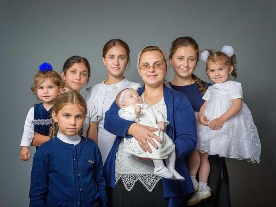 "Рожаем, сколько Бог даст": уникальная семья с 15 детьми живет в Казахстане "Рожаем, сколько Бог даст": уникальная семья с 15 детьми живет в Казахстане