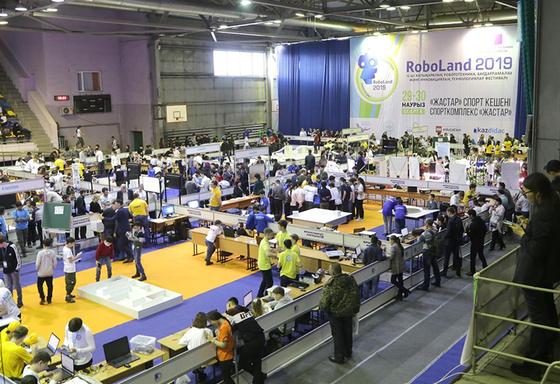 В Караганде Робота-помощника представили на международном фестивале RoboLand- 2019 В Караганде Робота-помощника представили на международном фестивале RoboLand- 2019