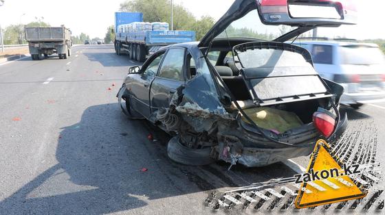Mazda всмятку, Mitsubishi опрокинулся на Капчагайской трассе (фото) Mazda всмятку, Mitsubishi опрокинулся на Капчагайской трассе (фото)