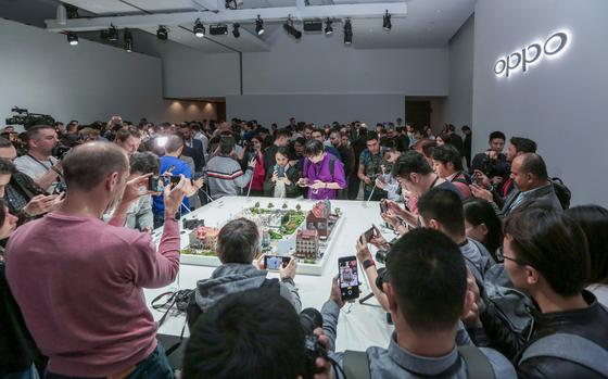 Oppo представила первый в мире смартфон с 5G (фото, видео) Oppo представила первый в мире смартфон с 5G (фото, видео)