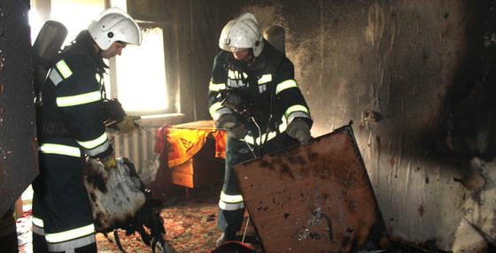Один погиб и второй госпитализирован: в одной из квартир в Караганде произошел пожар Один погиб и второй госпитализирован: в одной из квартир в Караганде произошел пожар