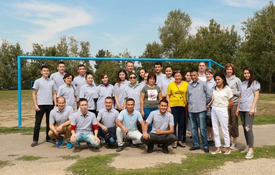 Алматыда банк төрағасы ауыл мектебінде маляр болып жұмыс істеді Алматыда банк төрағасы ауыл мектебінде маляр болып жұмыс істеді