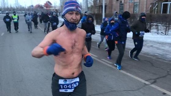 Пробежал в одних шортах в мороз по Астане: стало известно, кто этот закаленный спортсмен Пробежал в одних шортах в мороз по Астане: стало известно, кто этот закаленный спортсмен