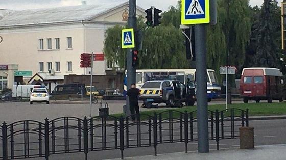Террорист потребовал у первых лиц Украины признать, что они "террористы в законе" Террорист потребовал у первых лиц Украины признать, что они "террористы в законе"