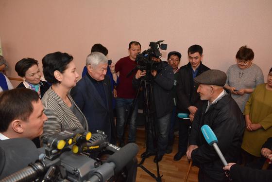 Гульшара Абдыкаликова отправилась с рабочим визитом в Акмолинскую область Гульшара Абдыкаликова отправилась с рабочим визитом в Акмолинскую область