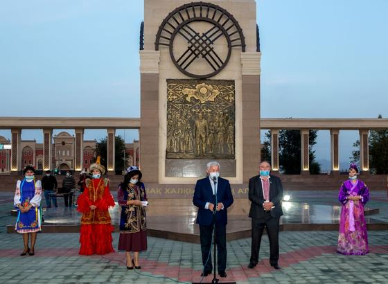 Бердибек Сапарбаев Бердибек Сапарбаев