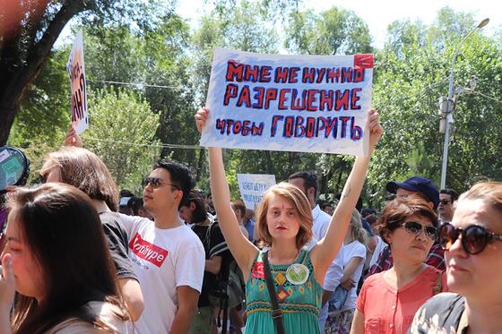 "Можем проводить культурно": мирный митинг прошел в Алматы "Можем проводить культурно": мирный митинг прошел в Алматы