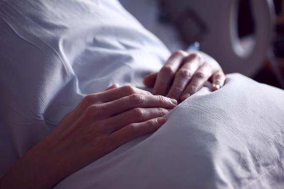 Женщина с длинным списком болезней родила в 62 года здорового сына Женщина с длинным списком болезней родила в 62 года здорового сына