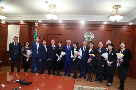 Молдир Ауелбекова, Санжар Мади и другие артисты получили ордена и звания Молдир Ауелбекова, Санжар Мади и другие артисты получили ордена и звания