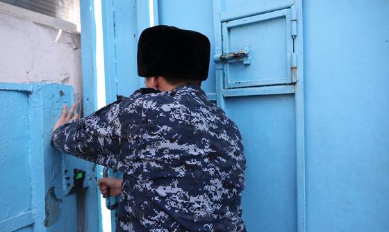 Брата криминального авторитета Рыжего Алмаза посадили в Алматы Брата криминального авторитета Рыжего Алмаза посадили в Алматы