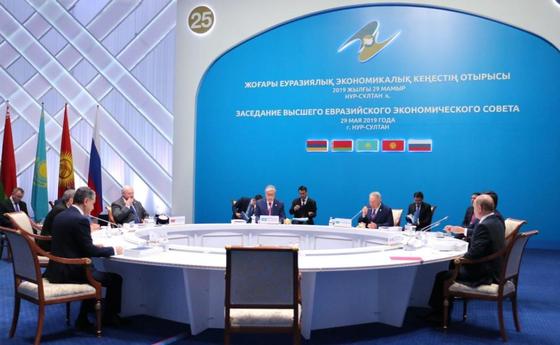 Токаев, Назарбаев, Путин, Лукашенко и Жээнбеков собрались в Нур-Султане Токаев, Назарбаев, Путин, Лукашенко и Жээнбеков собрались в Нур-Султане