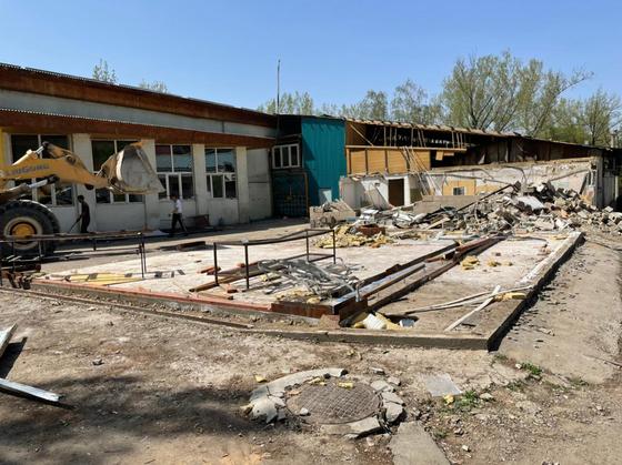 Автомойку снесли в Алматы Автомойку снесли в Алматы