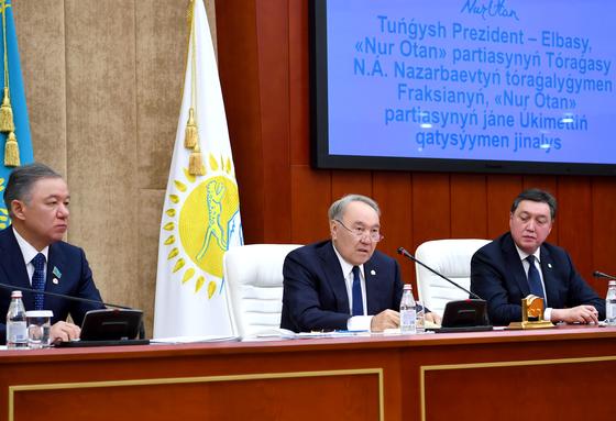 Назарбаев: Алдымызда Тоқаевтың маңайына элитаны топтастыру міндеті тұр Назарбаев: Алдымызда Тоқаевтың маңайына элитаны топтастыру міндеті тұр