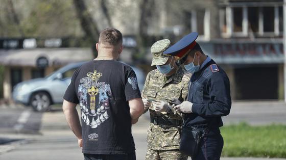 Известный юрист подал иск об отмене карантина в Алматы Известный юрист подал иск об отмене карантина в Алматы
