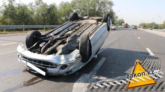 Mazda всмятку, Mitsubishi опрокинулся на Капчагайской трассе (фото) Mazda всмятку, Mitsubishi опрокинулся на Капчагайской трассе (фото)