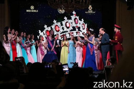 16-летняя школьница стала "Мисс Алматы - 2019" (фото) 16-летняя школьница стала "Мисс Алматы - 2019" (фото)