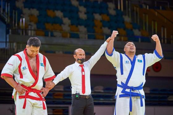 Спортсмены Спортсмены