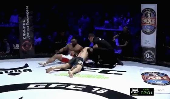 Армянский боец MMA задушил турецкого соперника до потери сознания (видео) Армянский боец MMA задушил турецкого соперника до потери сознания (видео)
