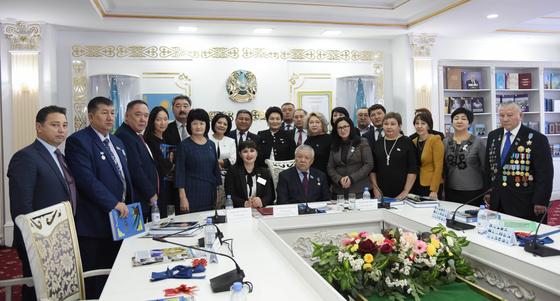 Бақытжан Ертаев үздіктерге медаль тақты Бақытжан Ертаев үздіктерге медаль тақты